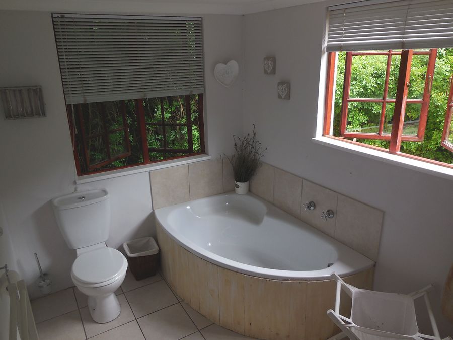 Main bathroom with corner bath